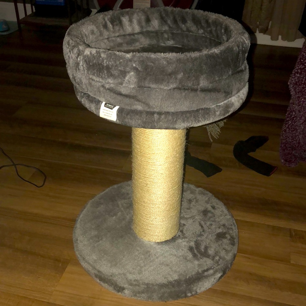 Cat Claw Tree/bed(NWT)